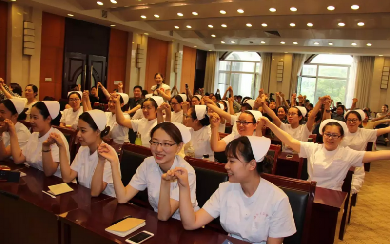 【醫(yī)務(wù)禮儀】山東省婦幼保健院邀請(qǐng)高煥云老師做《做真正的白衣天使》專題培訓(xùn)